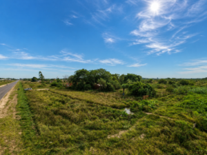 Vista aérea del terreno en venta sobre Ruta 5 en San Luis del Palmar, Corrientes